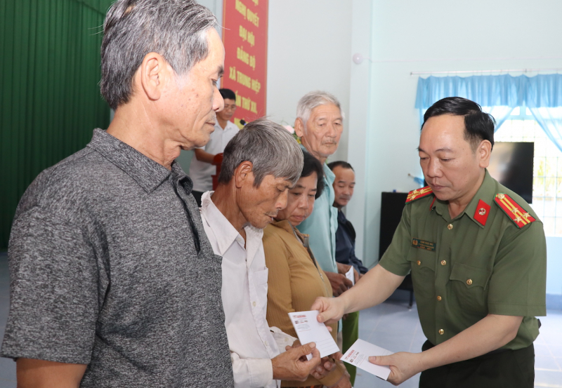 Góp thêm sắc xuân với người dân miệt vườn sông nước Đồng Tháp và Vĩnh Long -0