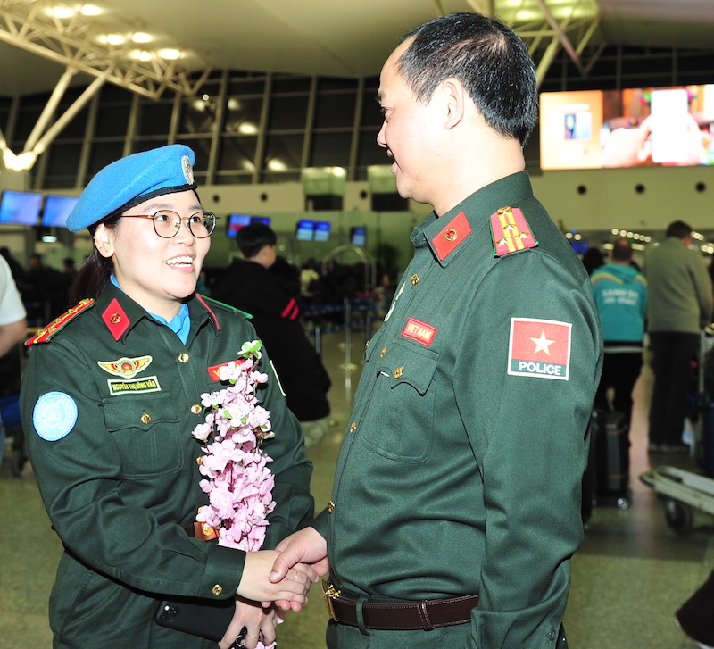 Bịn rịn tiễn những “sứ giả” hòa bình lên đường làm nhiệm vụ quốc tế -1