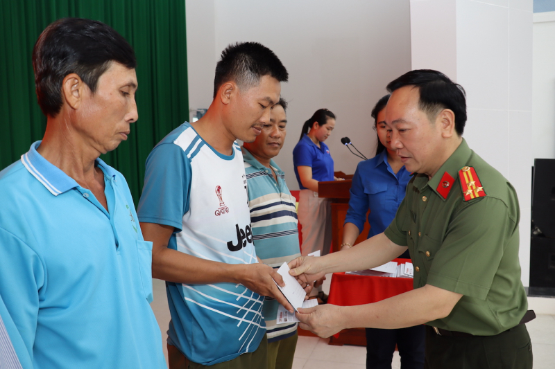 Góp thêm sắc xuân với người dân miệt vườn sông nước Đồng Tháp và Vĩnh Long -0