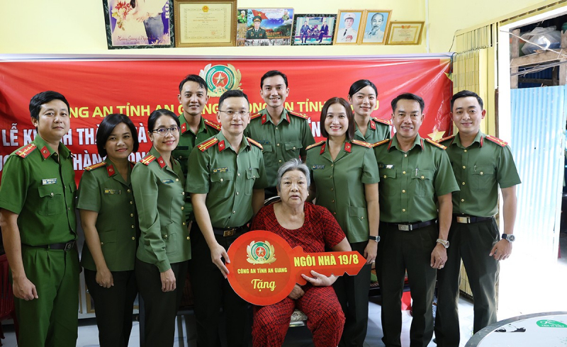 Công an tỉnh An Giang bàn giao công trình “Ngôi nhà 19/8” và sinh hoạt chính trị tại Cà Mau -0