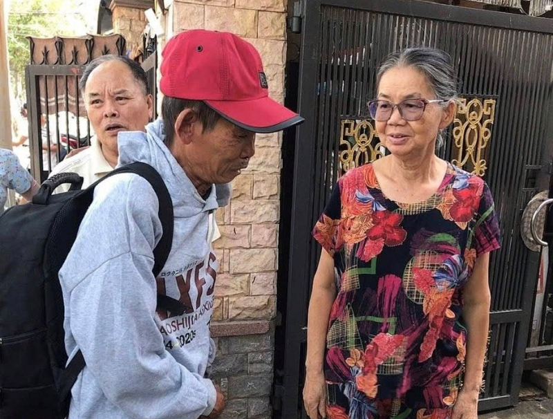 Đại úy Công an phường giúp người dân tìm lại gia đình sau 18 năm bị thất lạc -2