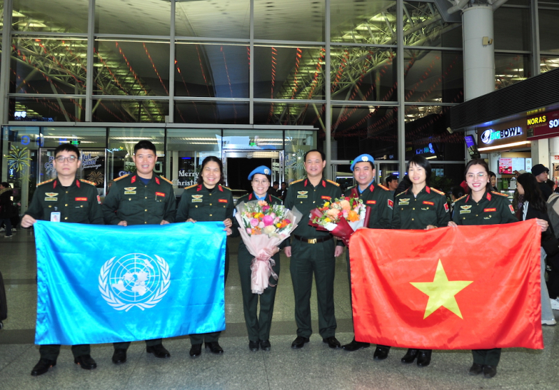 Bịn rịn tiễn những “sứ giả” hòa bình lên đường làm nhiệm vụ quốc tế -0