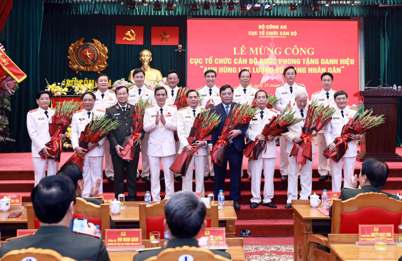 Dấu mốc Anh hùng và trách nhiệm tiên phong trong công tác cán bộ -0