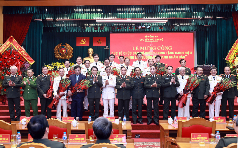 Dấu mốc Anh hùng và trách nhiệm tiên phong trong công tác cán bộ -0