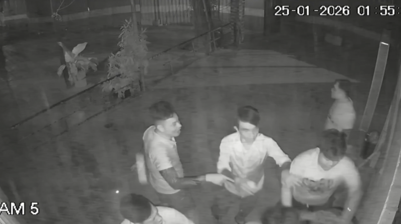 TP Hồ Chí Minh: Điều tra vụ một thanh niên bị nhóm người lao vào đánh dã man lúc nửa đêm  -0