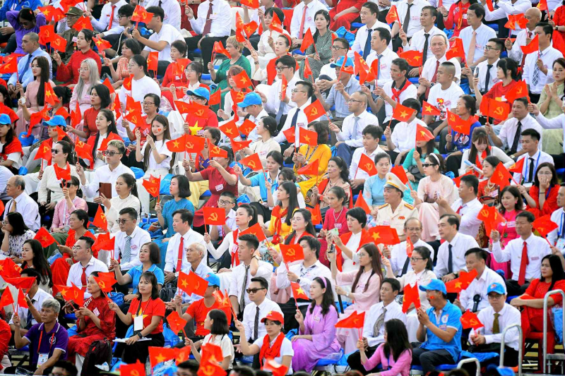 Tiến lên bằng hành động -0