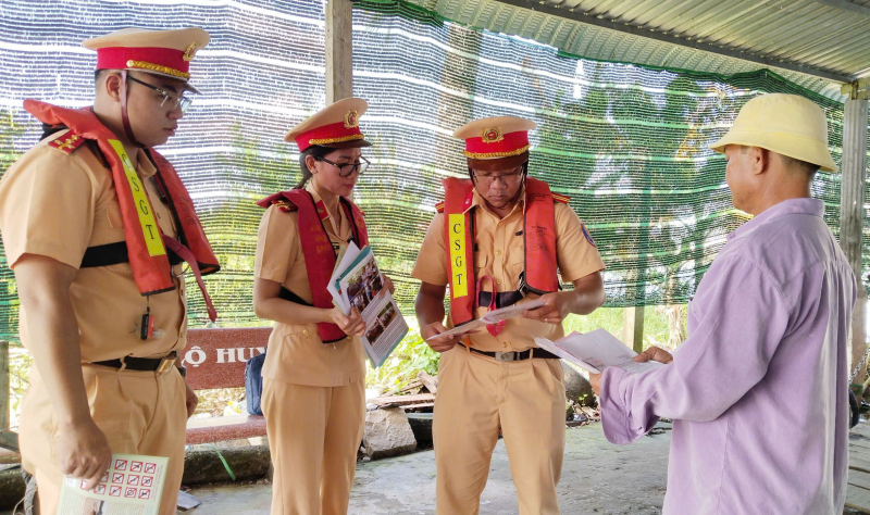 Bảo đảm an toàn giao thông thủy nội địa dịp Tết Nguyên đán ở Cà Mau -0