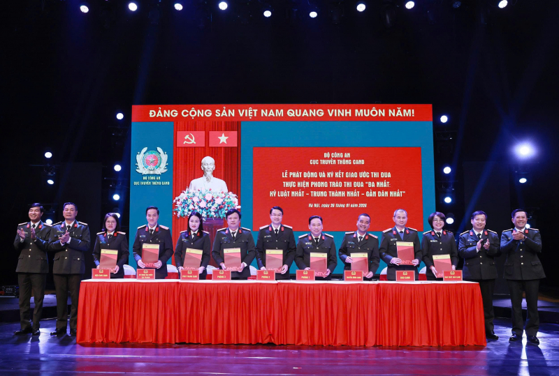 Ký giao ước thực hiện Phong trào thi đua 