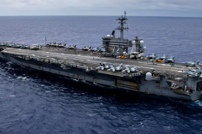 Tàu sân bay USS Abraham Lincoln hiện diện tại Trung Đông -0