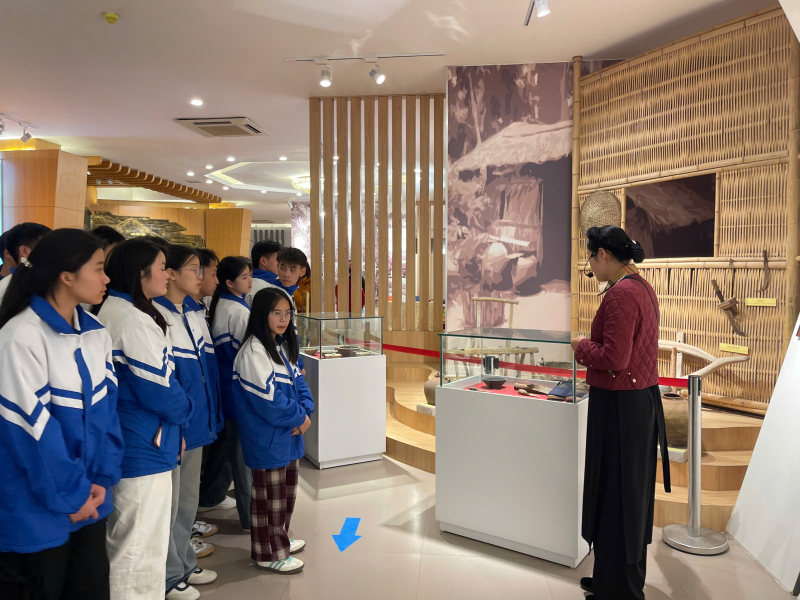 Những người “kể chuyện lịch sử” nơi cội nguồn cách mạng Pác Bó -0