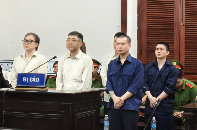 Cho tiếp viên “đi chơi bên ngoài”, chu nhà hàng người Hàn Quốc và đồng phạm lãnh án -0