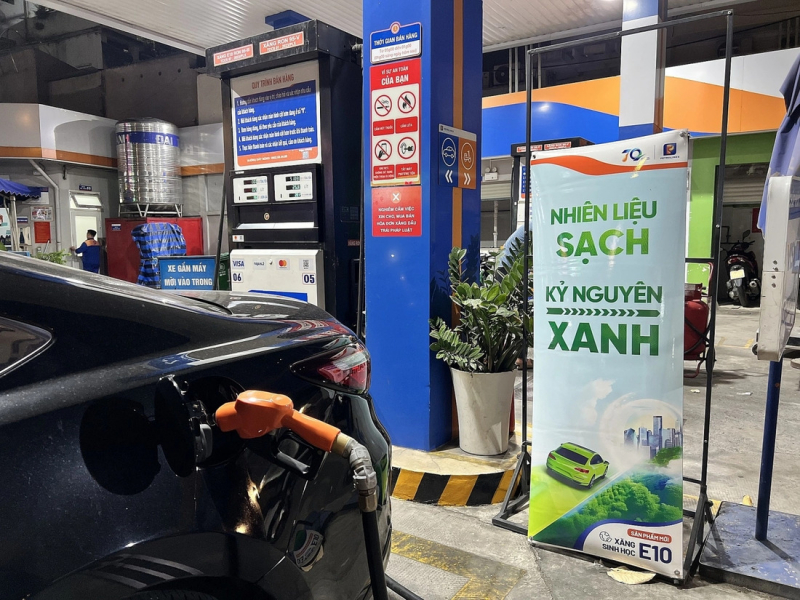 Còn nhiều người điều khiển ô tô, xe máy chưa quan tâm đến chất lượng xăng -0