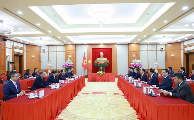 Vietnamese, Chinese Party leaders hold phone talks -0