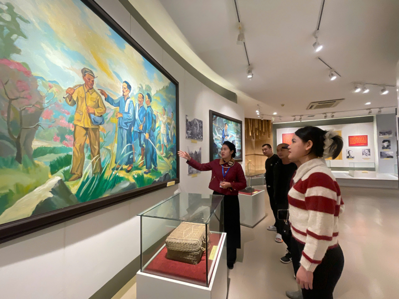 Những người “kể chuyện lịch sử” nơi cội nguồn cách mạng Pác Bó -0