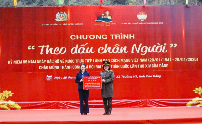 “Theo dấu chân Người” - ôn lại dấu mốc lịch sử thiêng liêng của dân tộc -0