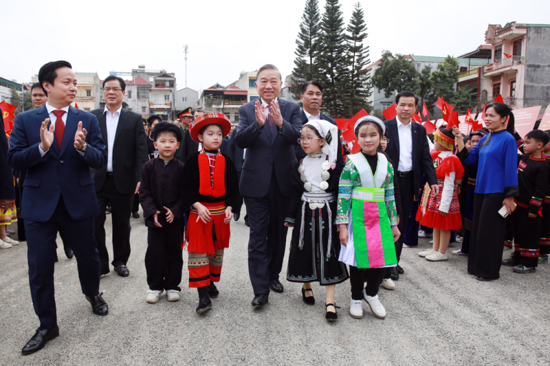 Cao Bằng cùng cả nước bước đi vững chắc trên con đường phát triển -0