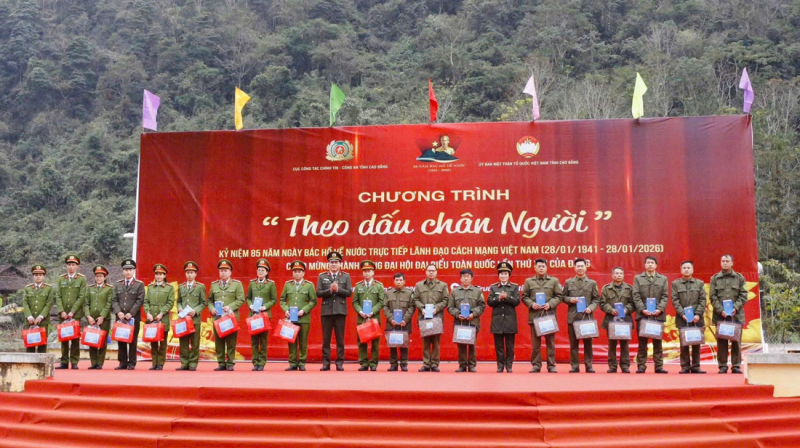 “Theo dấu chân Người” - ôn lại dấu mốc lịch sử thiêng liêng của dân tộc -0