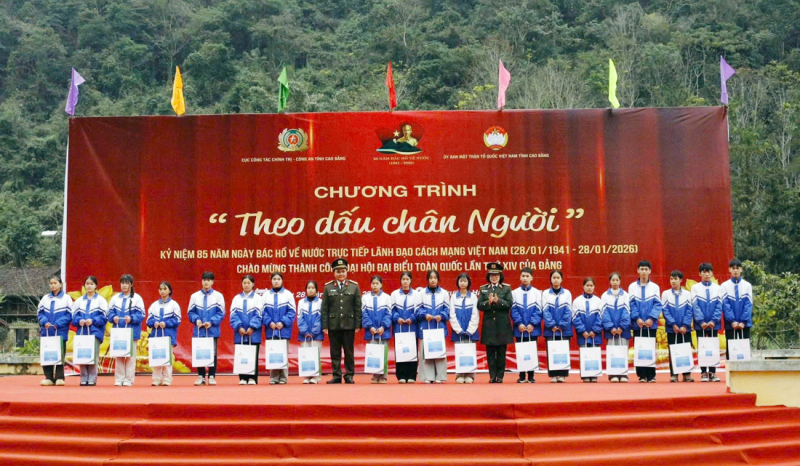 “Theo dấu chân Người” - ôn lại dấu mốc lịch sử thiêng liêng của dân tộc -1