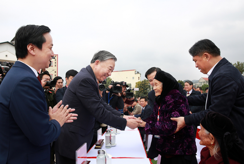 Cao Bằng cùng cả nước bước đi vững chắc trên con đường phát triển -0