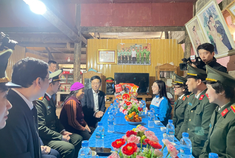 “Theo dấu chân Người” - ôn lại dấu mốc lịch sử thiêng liêng của dân tộc -0