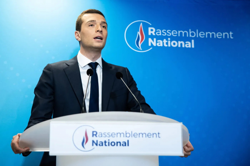 Cơn phản tỉnh của những “người đồng điệu” -0