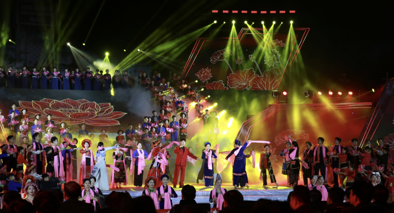 Hai tay xây dựng một sơn hà - Thiêng liêng, trao truyền qua các thế hệ -0