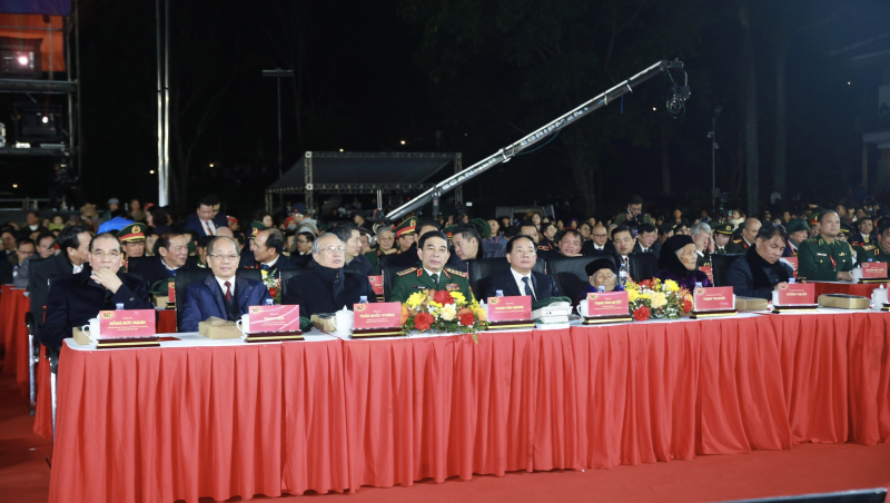 Hai tay xây dựng một sơn hà - Thiêng liêng, trao truyền qua các thế hệ -0