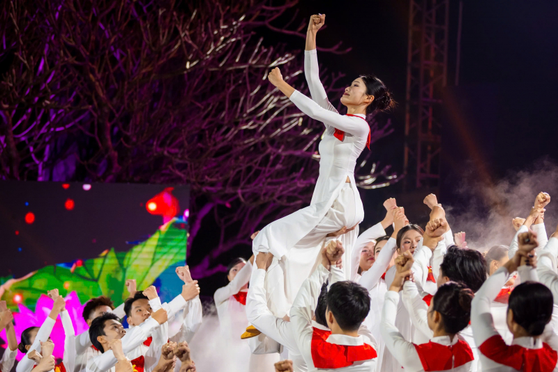 Hai tay xây dựng một sơn hà - Thiêng liêng, trao truyền qua các thế hệ -0