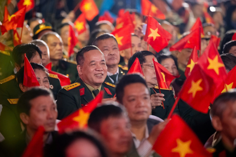 Hai tay xây dựng một sơn hà - Thiêng liêng, trao truyền qua các thế hệ -0