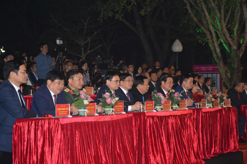 Hai tay xây dựng một sơn hà - Thiêng liêng, trao truyền qua các thế hệ -0