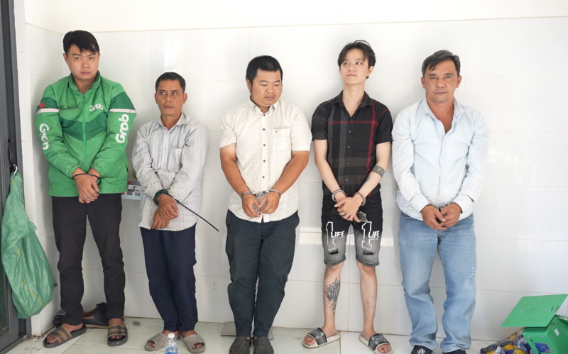 Bắt quả tang nhóm đối tượng trộm cắp, thu gom gần 100kg chó, mèo đem tiêu thụ -0