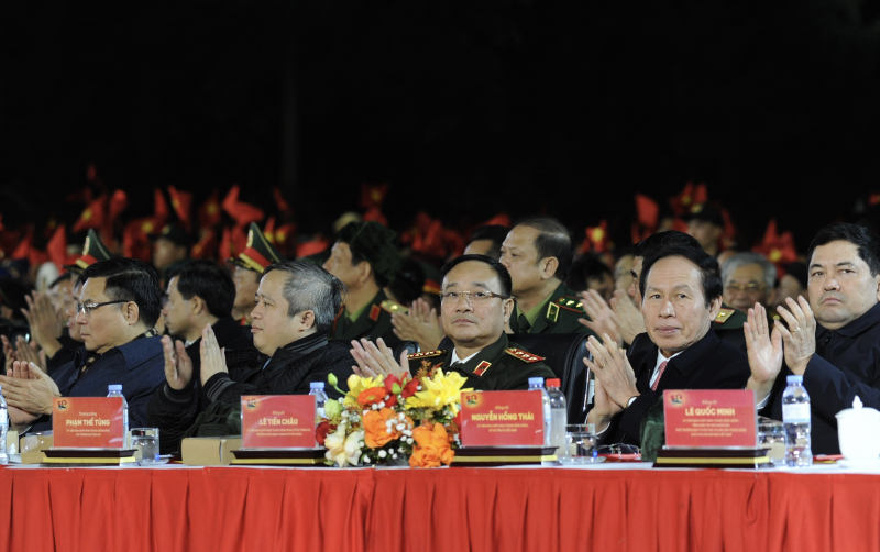 Hai tay xây dựng một sơn hà - Thiêng liêng, trao truyền qua các thế hệ -0