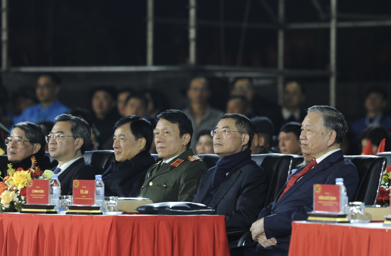 Hai tay xây dựng một sơn hà - Thiêng liêng, trao truyền qua các thế hệ -0