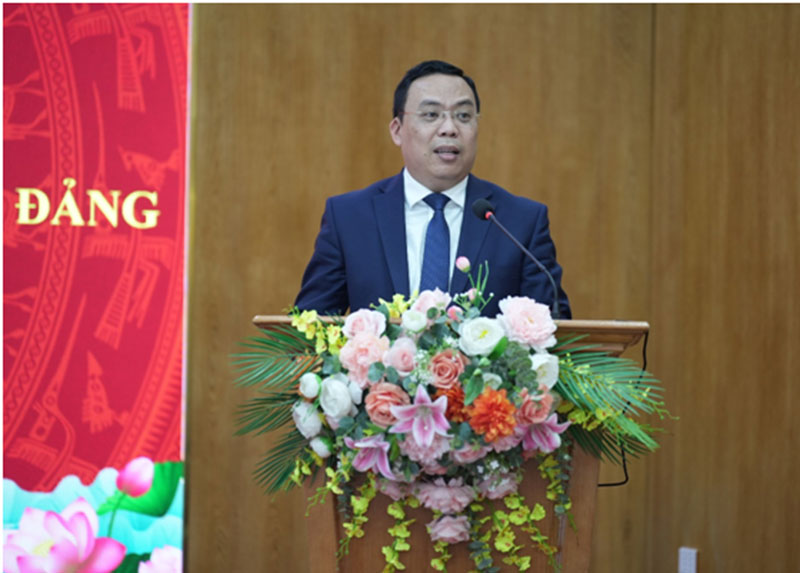 Phường Thanh Liệt (Hà Nội) long trọng trao tặng Huy hiệu Đảng nhân kỷ niệm 96 năm Ngày thành lập Đảng -0