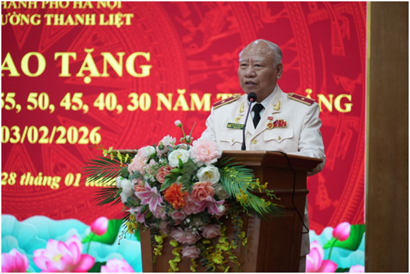 Phường Thanh Liệt (Hà Nội) long trọng trao tặng Huy hiệu Đảng nhân kỷ niệm 96 năm Ngày thành lập Đảng -0