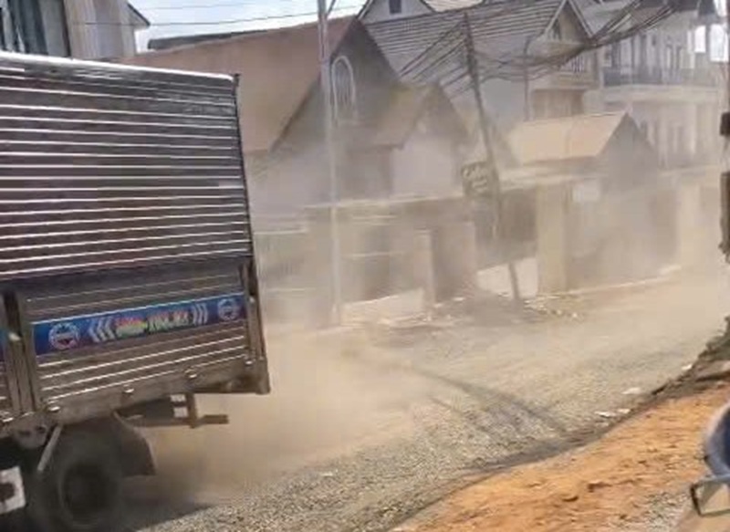  “Ăn no” bụi đất giữa lòng Đà Lạt -0