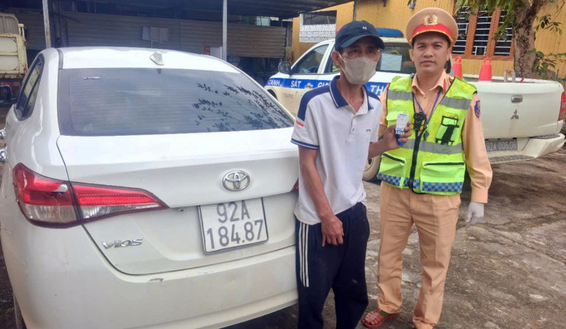 Đối tượng nhiễm HIV dương tính ma túy dùng kim tiêm uy hiếp CSGT -0