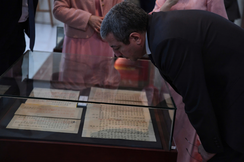 Chiêm ngưỡng mộc bản khắc Chiếu dời đô, bản khắc đổi quốc hiệu thành Việt Nam -0