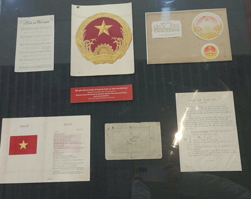 Chiêm ngưỡng mộc bản khắc Chiếu dời đô, bản khắc đổi quốc hiệu thành Việt Nam -1