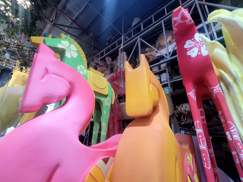 Khám phá xưởng làm chế tác linh vật ngựa khổng lồ phục vụ Đường hoa Nguyễn Huệ 2026 -0