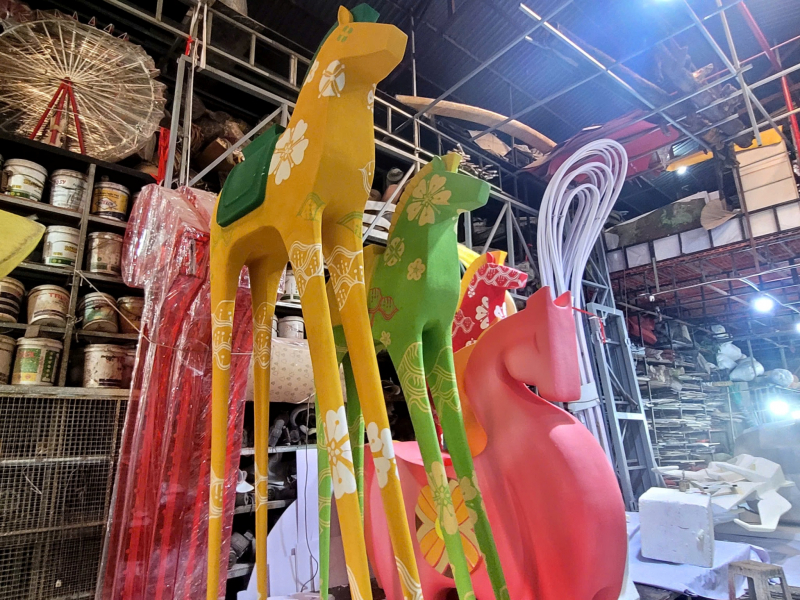 Khám phá xưởng làm chế tác linh vật ngựa khổng lồ phục vụ Đường hoa Nguyễn Huệ 2026 -1
