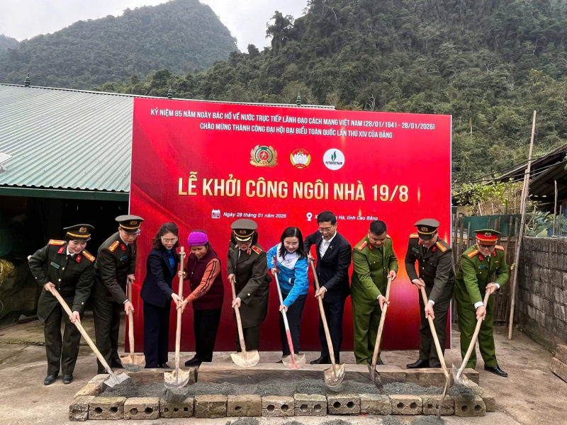 “Theo dấu chân Người” - ôn lại dấu mốc lịch sử thiêng liêng của dân tộc -0