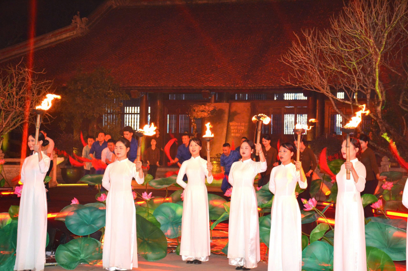 Hai tay xây dựng một sơn hà - Thiêng liêng, trao truyền qua các thế hệ -1