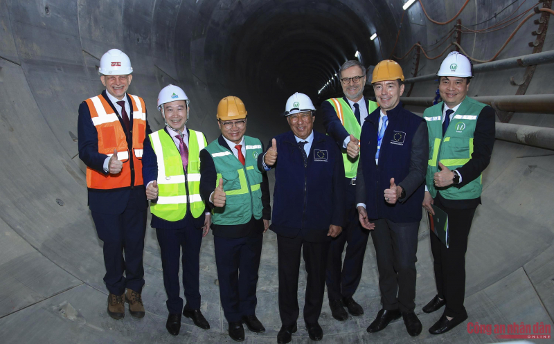 Chủ tịch Hội đồng châu Âu thăm dự án metro số 3 tại Hà Nội -2