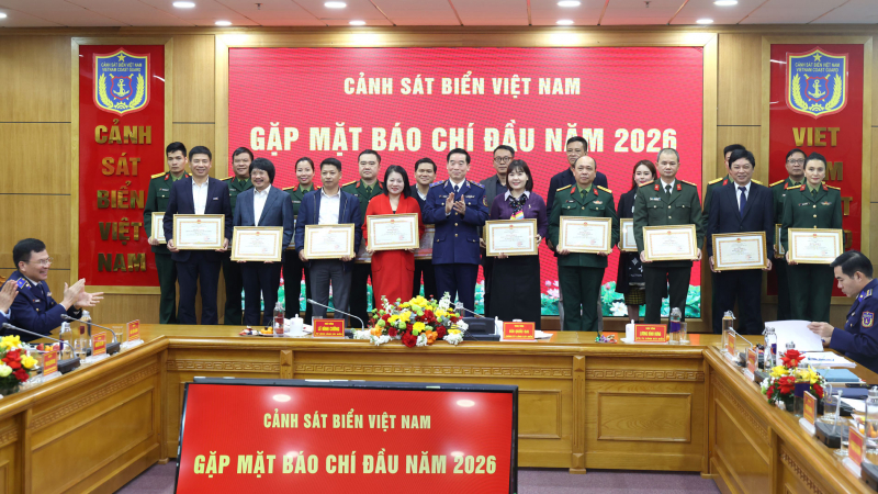 Báo CAND được nhận bằng khen của -0