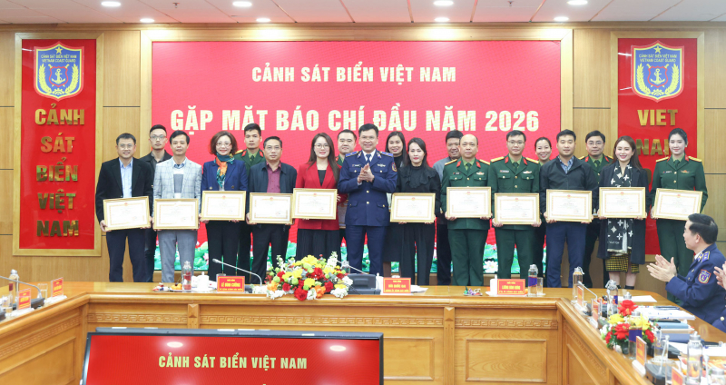 Báo CAND được tặng Bằng khen về tuyên truyền biển đảo và lực lượng Cảnh sát biển -0