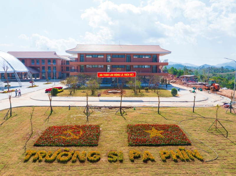 Sắp khánh thành trường học liên cấp hiện đại bậc nhất vùng biên giới Điện Biên -0