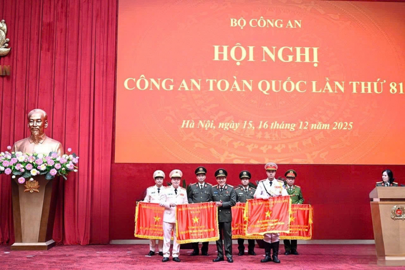 Cảnh sát cơ động - Dấu ấn một năm hành động vì nhân dân và Tổ quốc -0