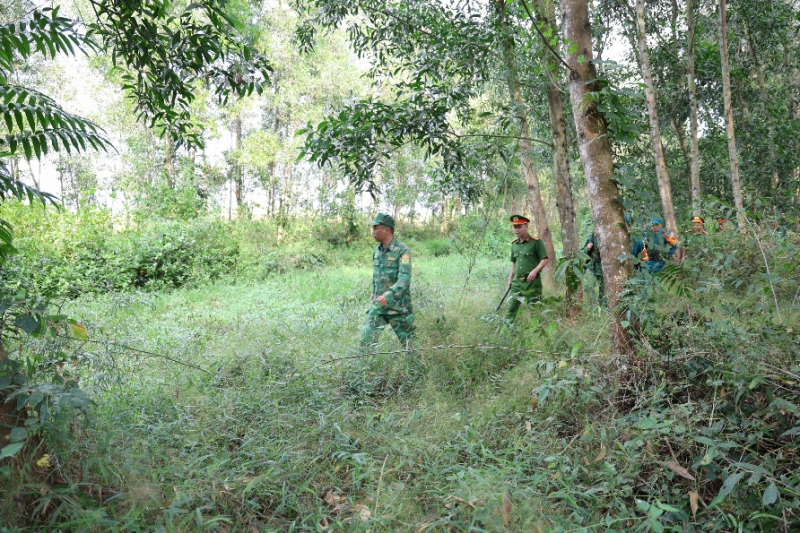 1. cã´ng an xã£ hæ°ng phæ°á»›c phá»‘i há»£p vá»›i biãªn phã²ng tuáº§n tra trãªn tuyáº¿n biãªn giá»›i.jpg -0