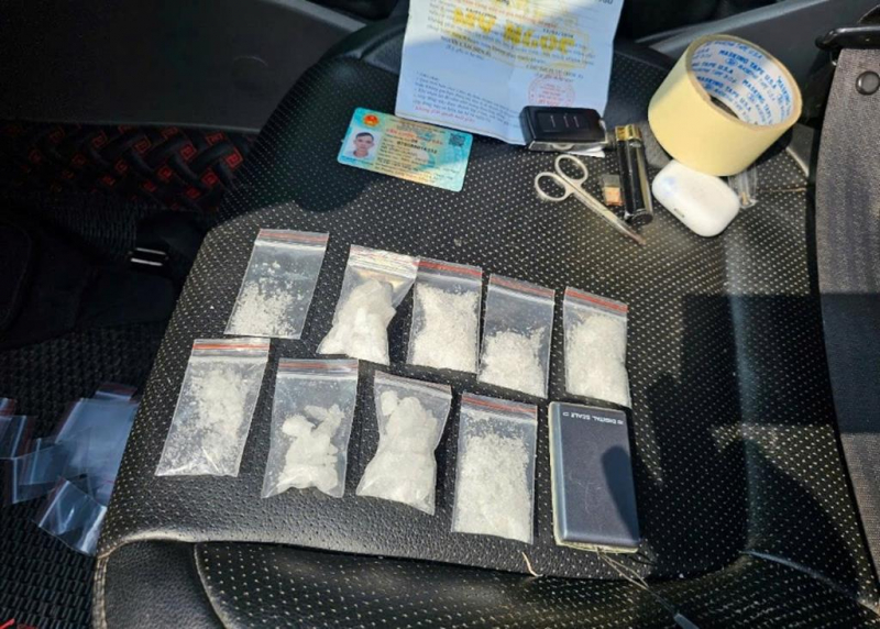 4. cã´ng an xã£ long thã nh thu giá»¯ ma tãºy tang váº­t trong lãºc kiá»ƒm tra, xá»­ lã½ tá»¥ ä‘iá»ƒm nghiá»‡n hãºt.jpg -0